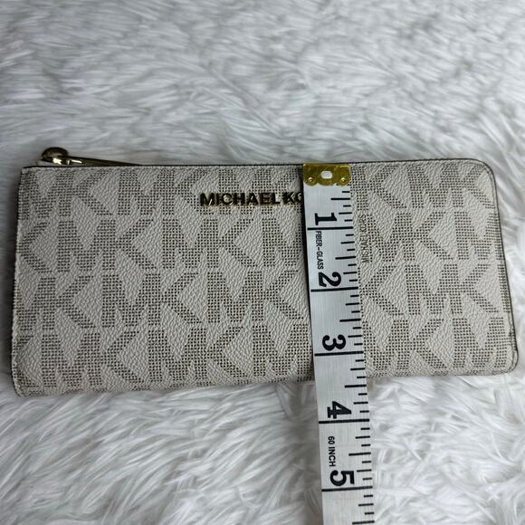 Michael Kors Jet Set Signature Wallet - Picture 9 of 9